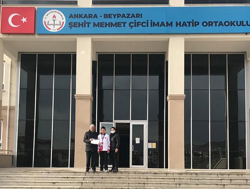 Beypazarı Şehit Mehmet Çifci İmam Hatip Ortaokulu öğrencisi “Tukish open ” yarışmasında 65. Kg’da 3.cü oldu.