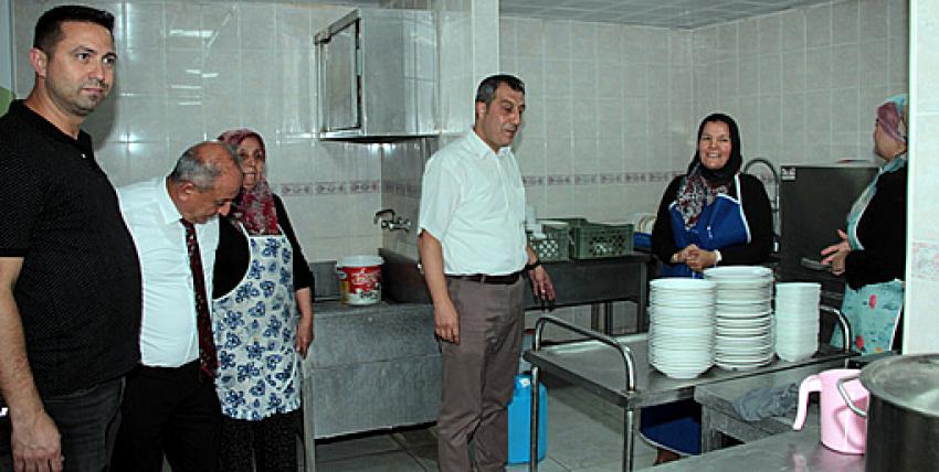 İlçe Milli Eğitim Müdürü Adem Uslu, şube müdürleriyle bitlikte Hatice Cemi Ercan Fen Lisesini ziyaret etti: