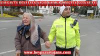 Polisten yaşlı Kadına şefkat eli