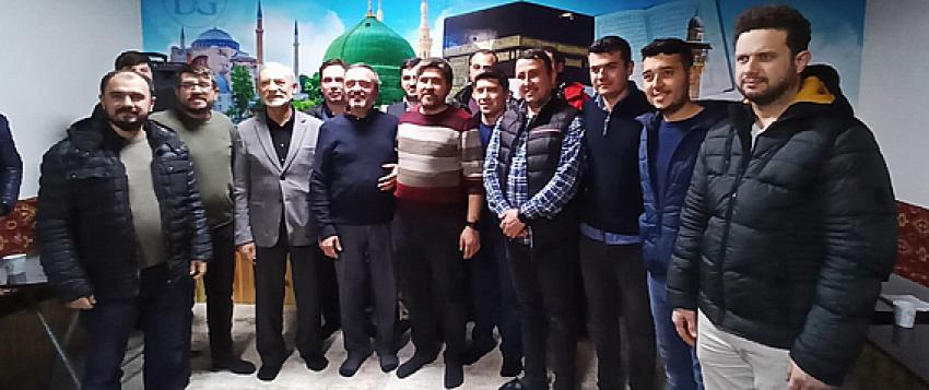 Din işleri Yüksek Kurulu Üyesi Prof.Dr. Enbiya Yıldırım, gençlerle bir araya geldi.