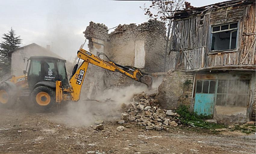 Beypazarı Oymaağaç mahallesinde metruk evler yıkılıyor: