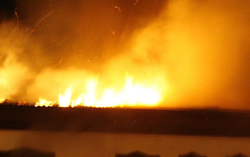 Beypazarı İlçesinde bir araç  ve bir bağ evi yandı: