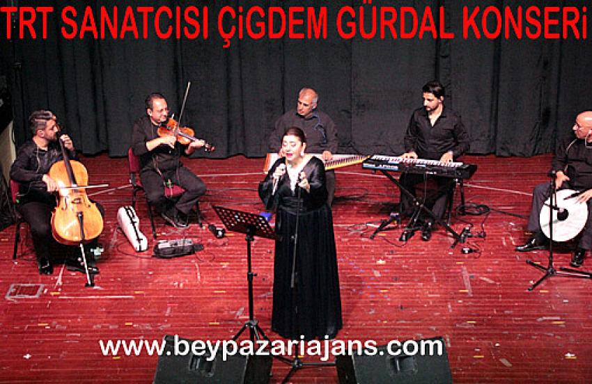 24 Kasım Öğretmenler günü dolayısıyla  TRT sanatçısı Çiğdem Gürdal bir konser verdi: