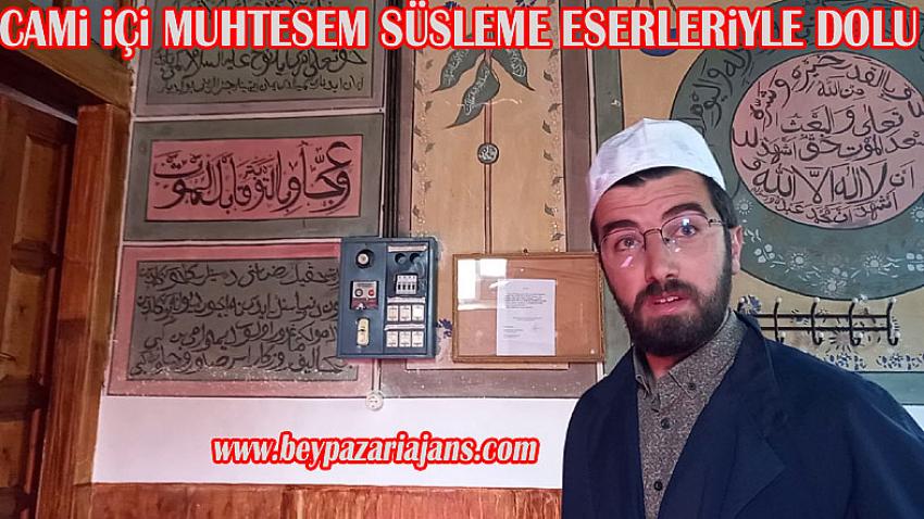 Beypazarı Kozalan Mahallesi Camisi iç süslemesi ve tavan işlemesiyle dikkatleri çekiyor.