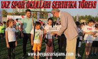 Yaz Spor Okuluna devam eden öğrencilerin sertifikaları verildi.